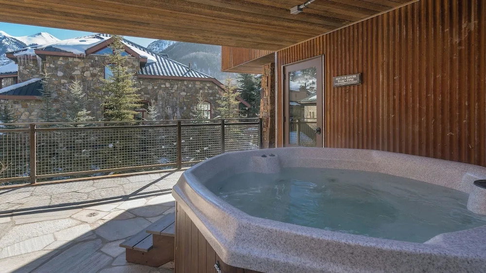 Ghostriders 5 by Avantstay 2 Bedroom Condo Near Main Street, Hiking & Skiing STR Permit #3571