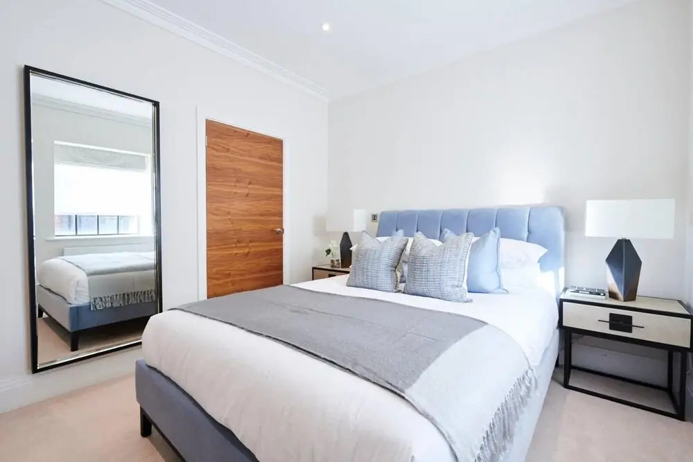 Contemporary Two Bedroom Apartment By The River