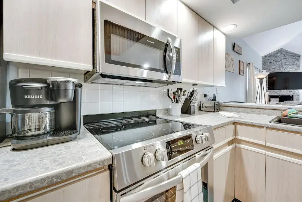 Updated Branson Condo w/ Lake Taneycomo Views!