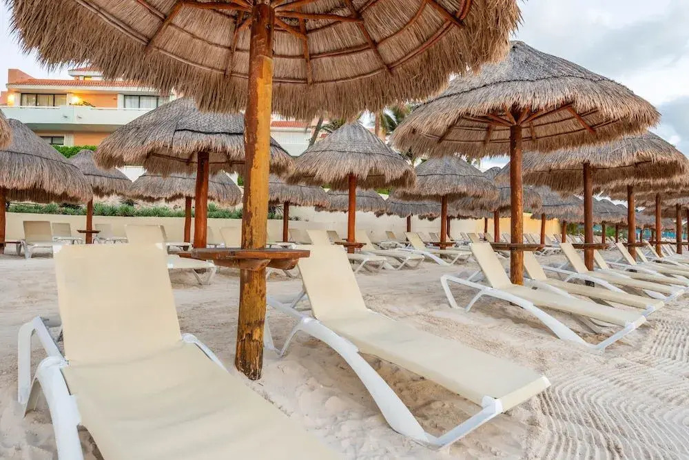 Caracol Bay Cancun by Ypj