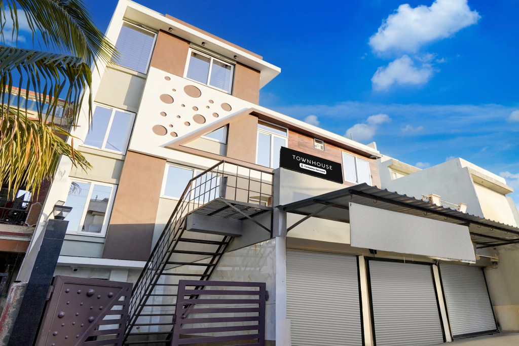 Super Townhouse Rajendra Nagar Main Road