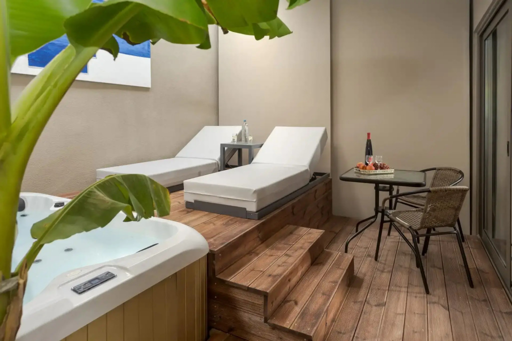 Royal Gold City Suites by Omilos Hotels
