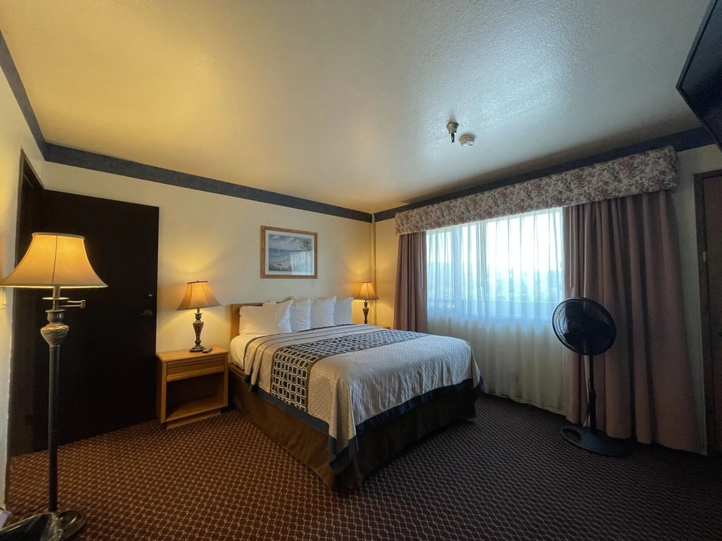Oakridge Inn