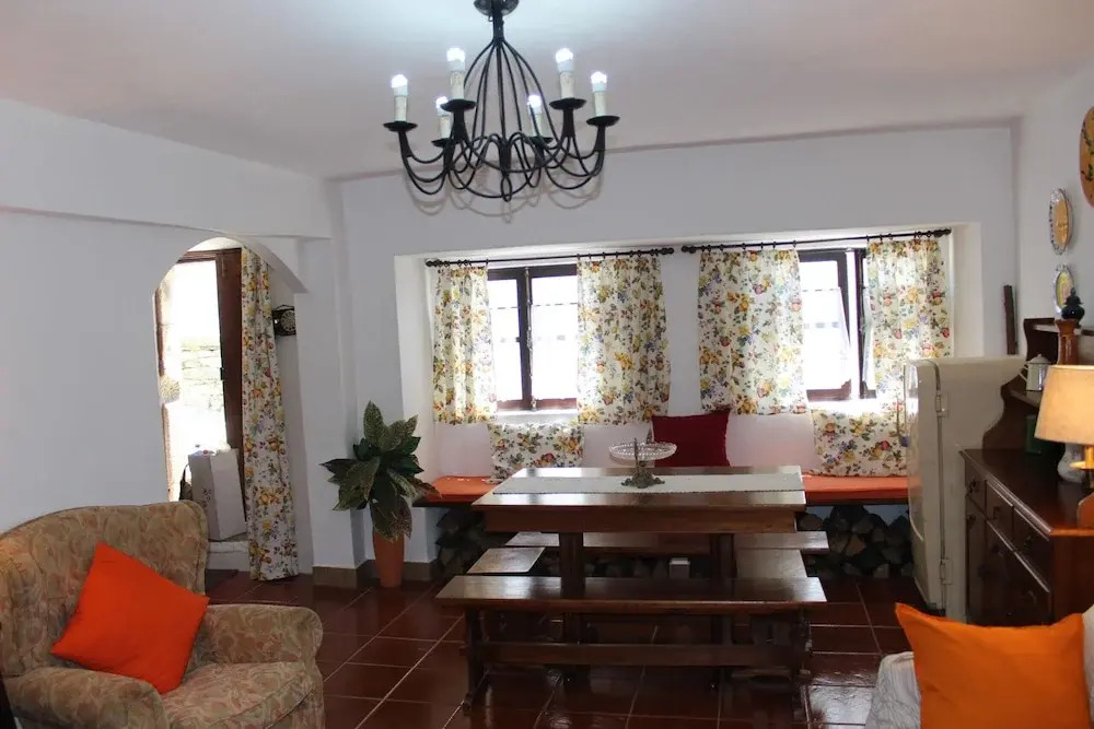 Casa Típica do Douro Vinhateiro, by Izibookings