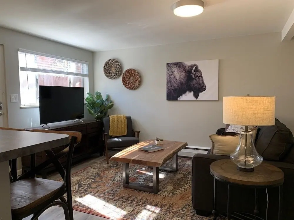 Modern & Chic Condo in the Heart of Old Town