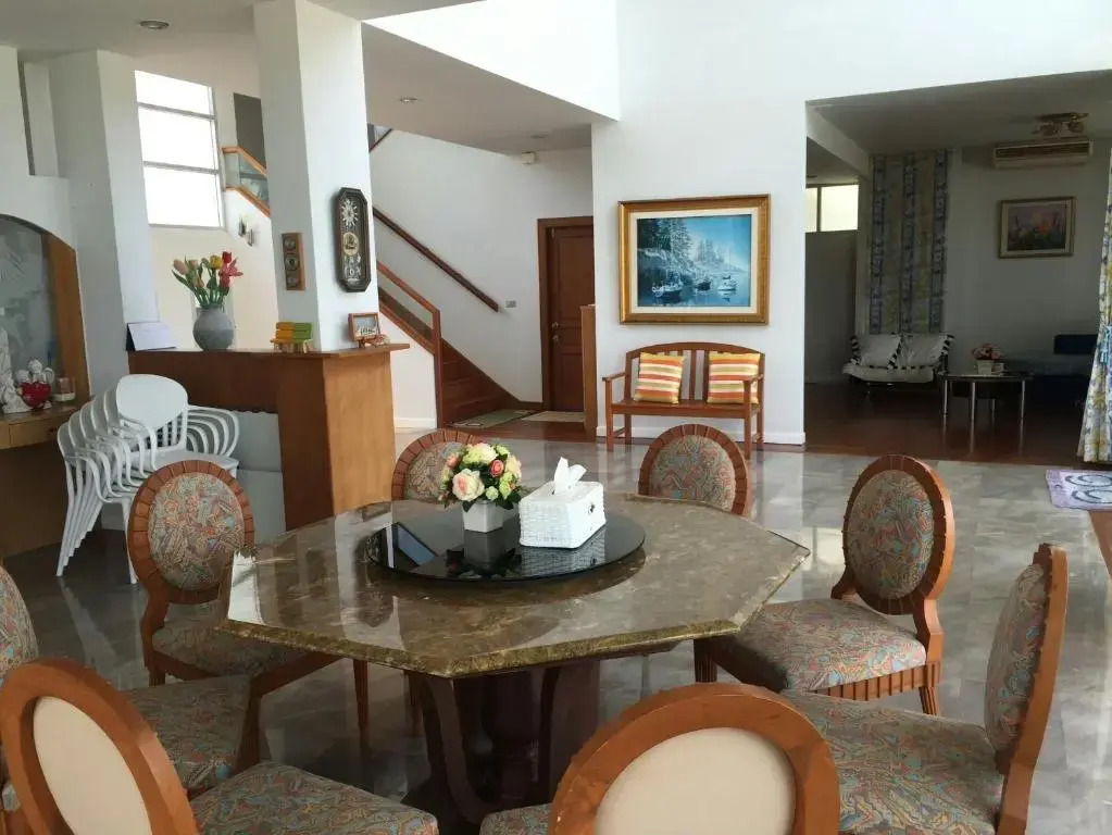 Private Beach Front 5 Bedrooms House