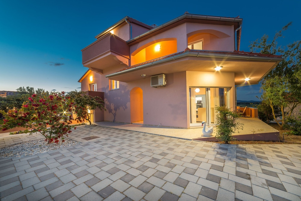 Villa Caper