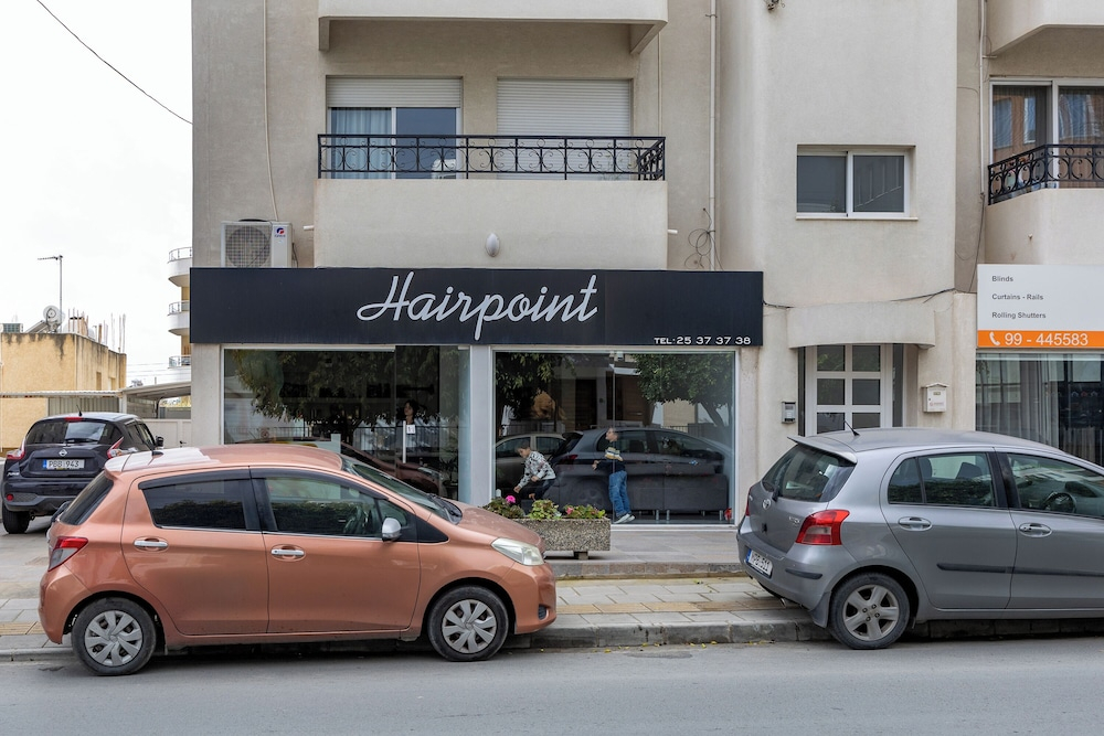 Vasileos Konstantinou Modern 2BR City Apartment With Balcony