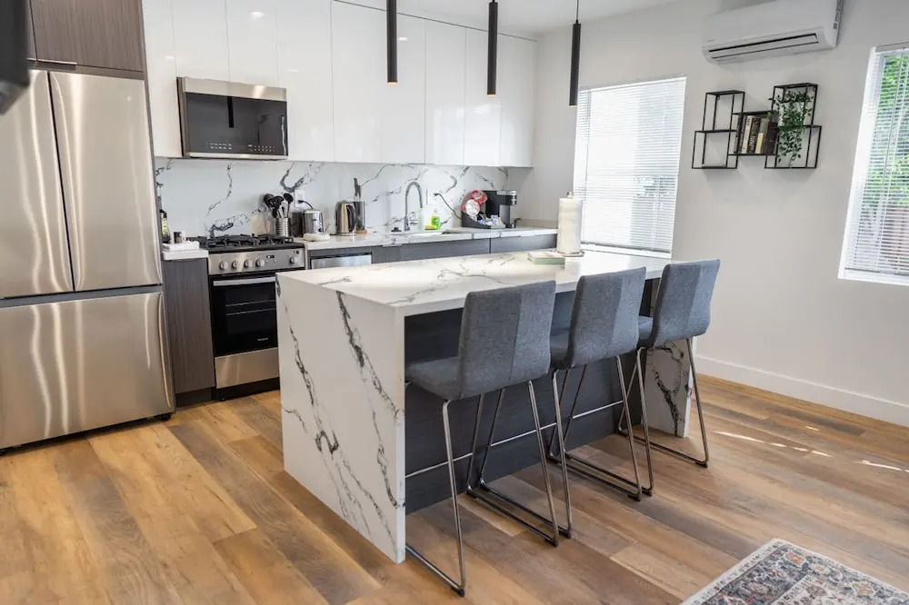 Toluca Lake Modern 1BR Fully Renovated Remodeled in 2023 w Ev-charger p70