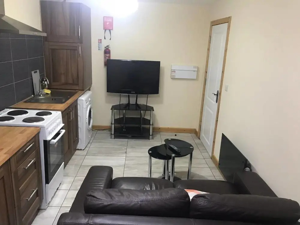 Contemporary 2 bed Apt 13