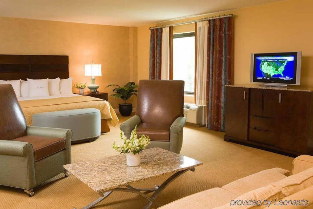 DoubleTree by Hilton Boston/Bedford Glen