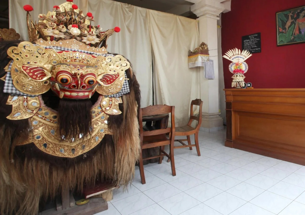 Dewa Bungalows, A Balinese House and Art Gallery