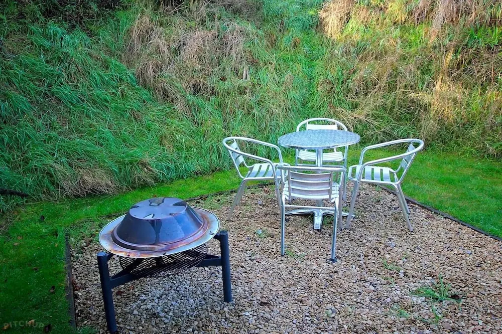Beautiful Twin Glamping Pod in Salisbury
