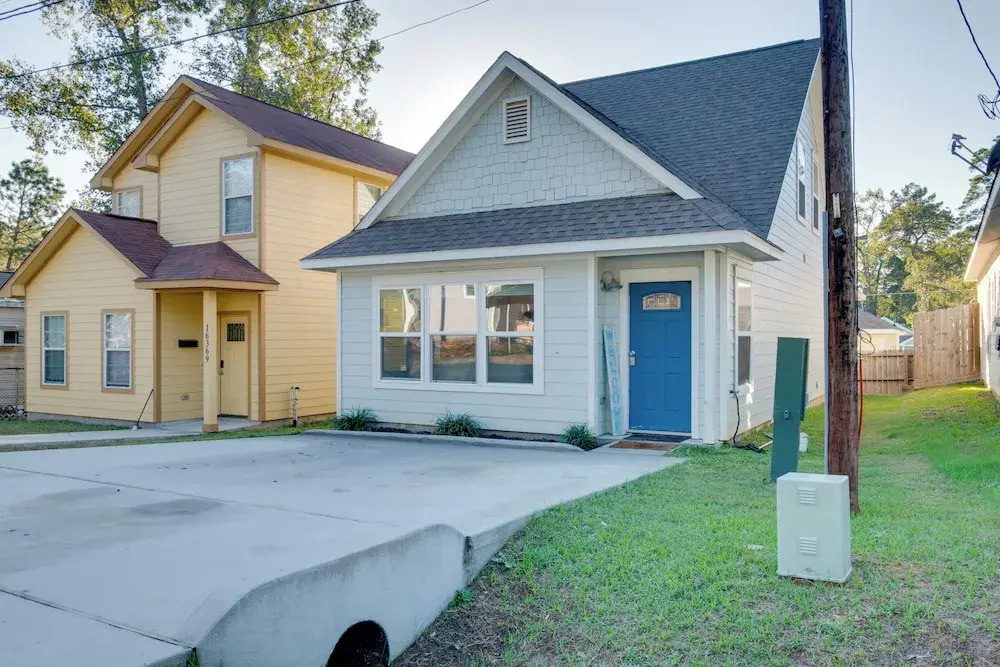 2 Mi to Lake Conroe Access: Home w/ Pool Table!