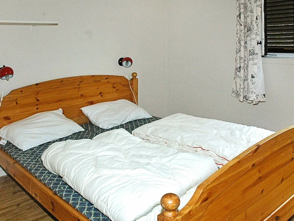 4 Person Holiday Home in Høyheimsvik