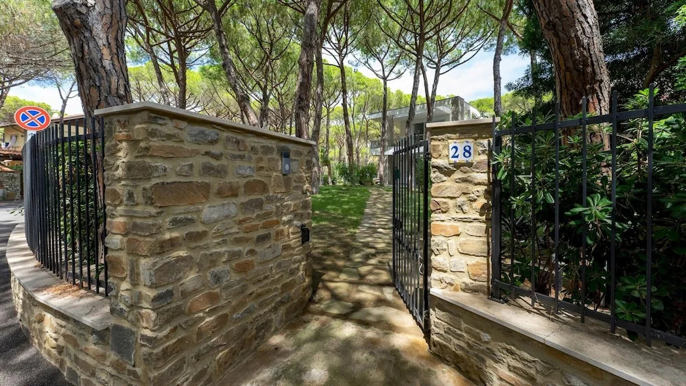 LA VILLA IN PINETA 10, Emma Villas
