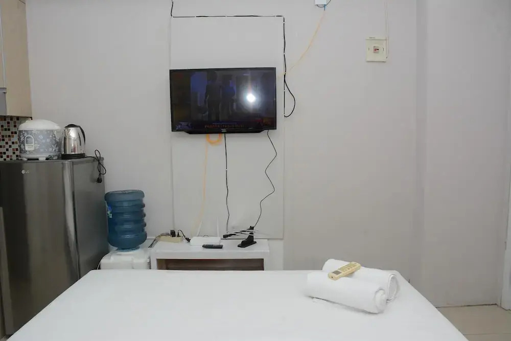 Simple And Nice Studio At Green Pramuka City Apartment