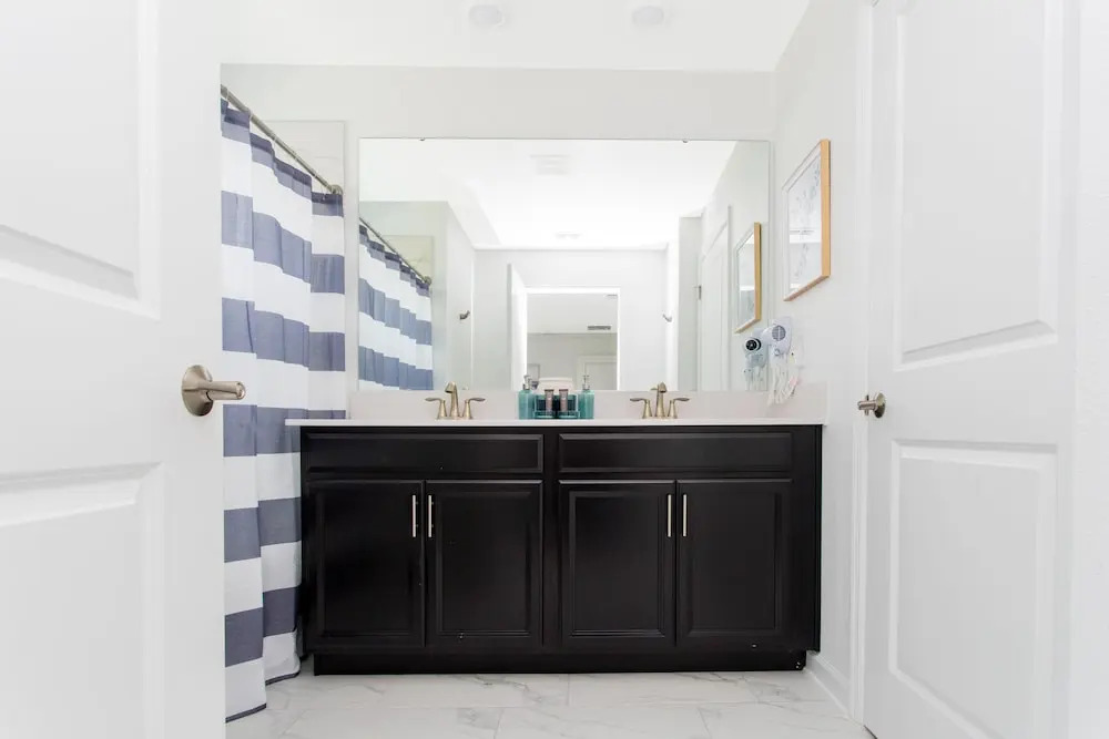 1056 LS - Luxury 4BR3BA - Champions Gate Bliss