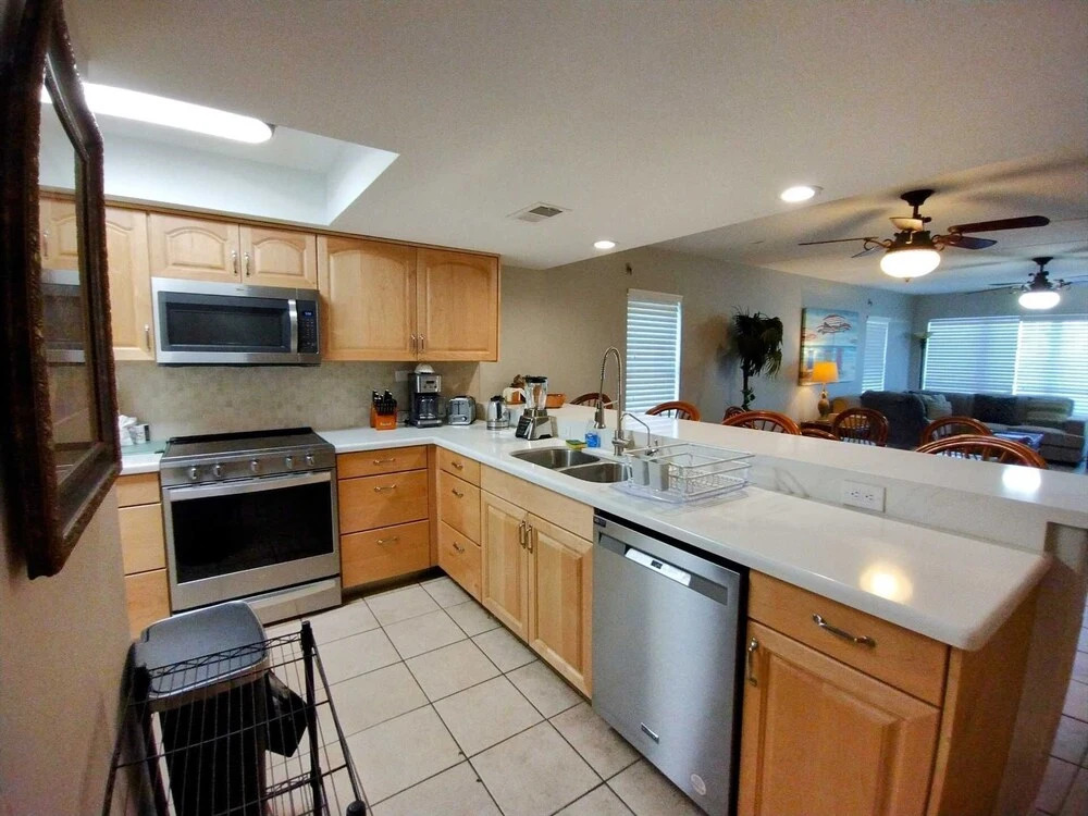 Beachview 206 Minium 2 Bedroom Condo by RedAwning