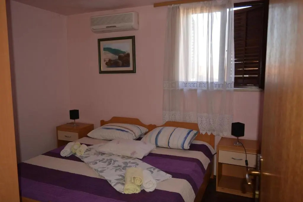 Apartments with a parking space Rovinj - 18206