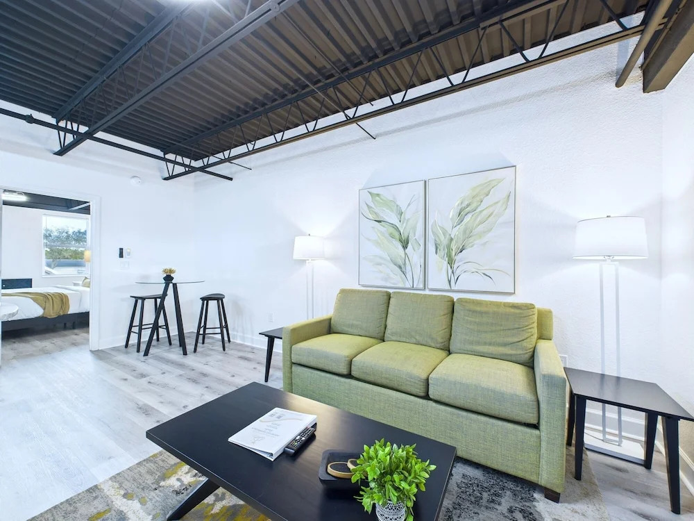 Stylish Loft Minutes From Beach Port - Unit 204