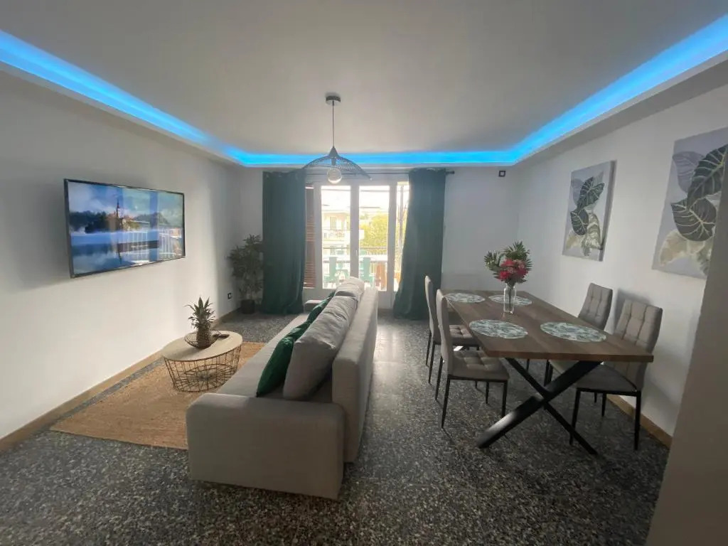 SALOU : SPACIEUX APPARTEMENT 100 M2 vue sur mer