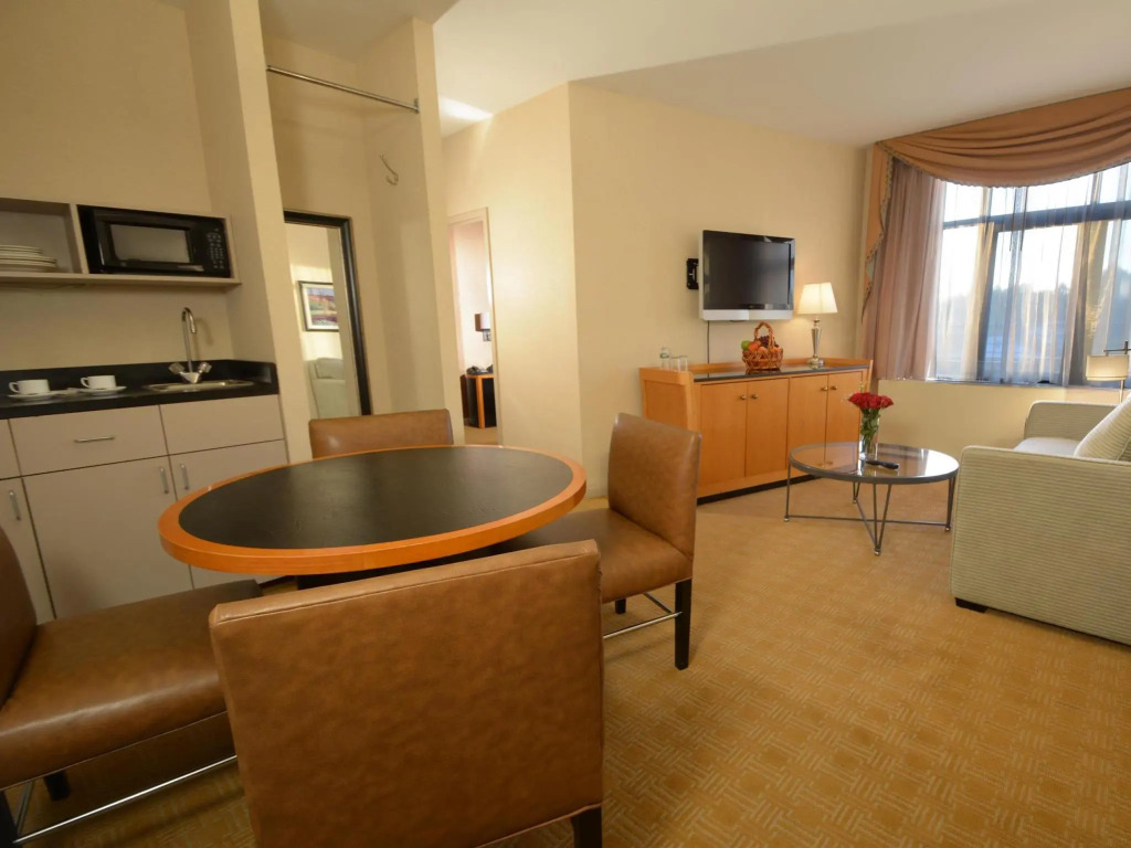 Inn at Great Neck, WorldHotels Crafted