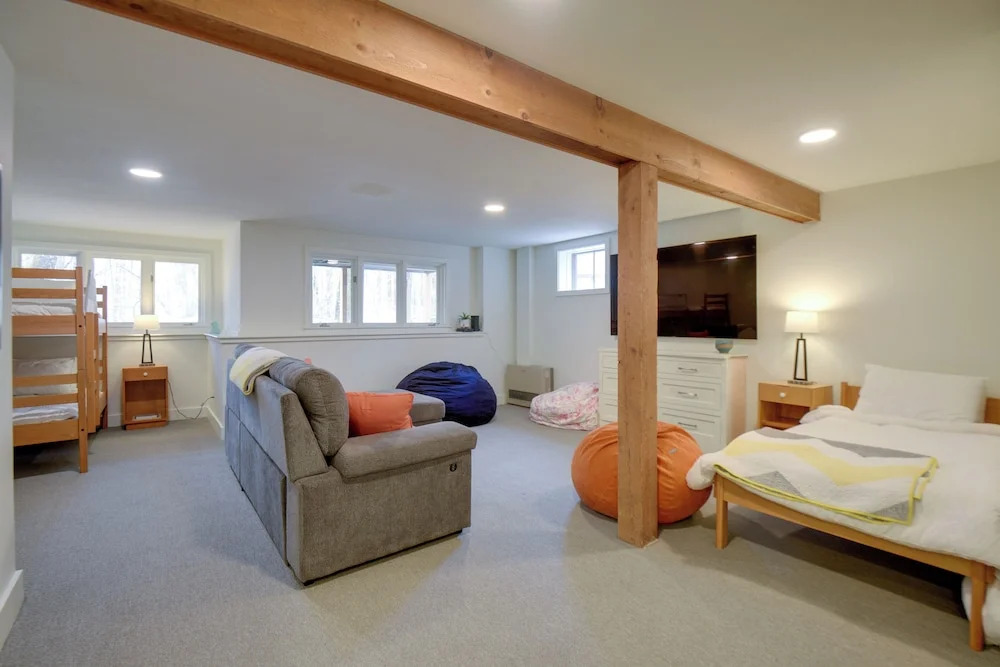 Private Hot Tub & Deck: North Conway Retreat