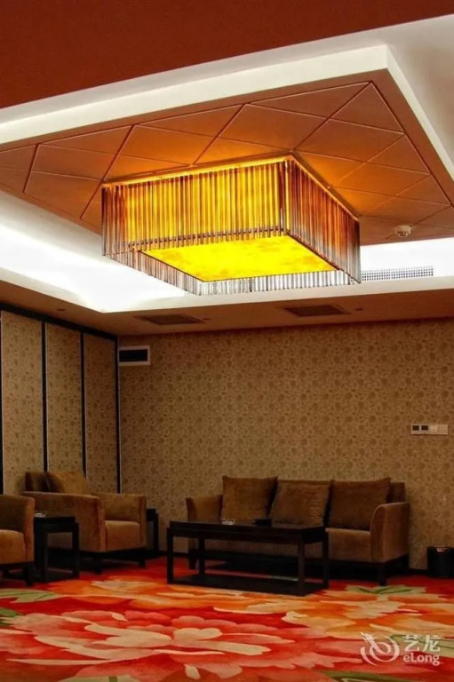 Rongcheng Celebrity Hotel High Speed Rail Station Shop