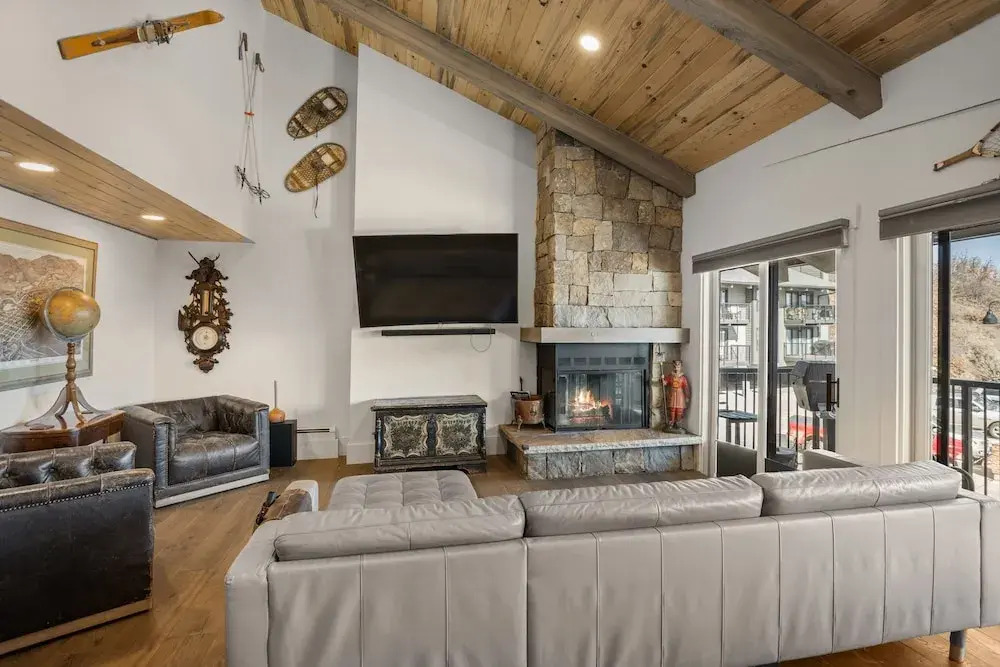 Central Aspen Condo Walk to Gondola & Ruby Park - LC5