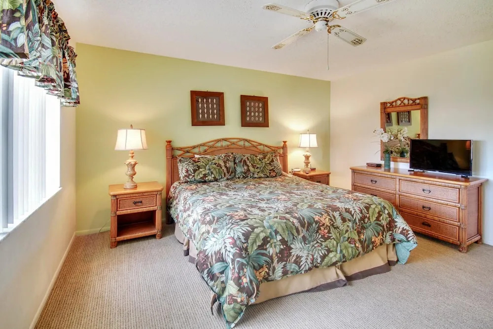 Land's End 307 Building 11 End Unit/direct Beachfront!