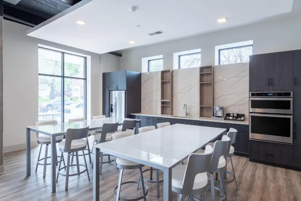 Flexhome East Side 1BR E2 - Brady St, Balcony, & Lounge