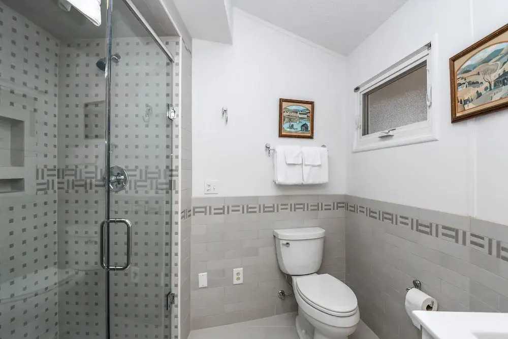 Retro Lake Landing 3 Bedroom House