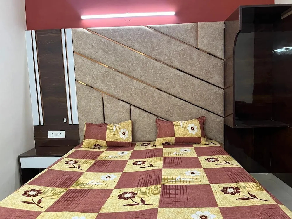 Hotel Krishna Palace By Grb