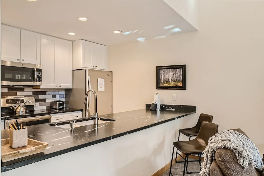 2084 The Pines 3 Bedroom Condo by RedAwning