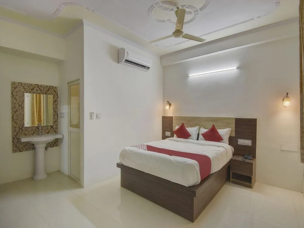Oyo 43607 Ati They Hotel & Restaurant