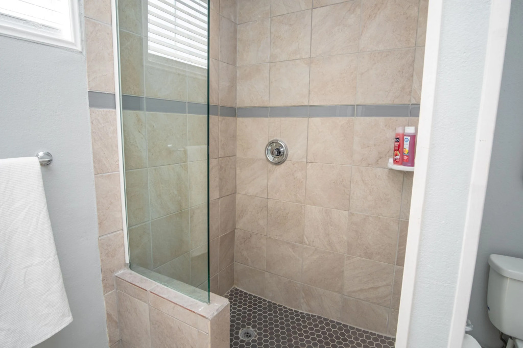 Remodeled Historic 1BR 1BA House Near Downtown