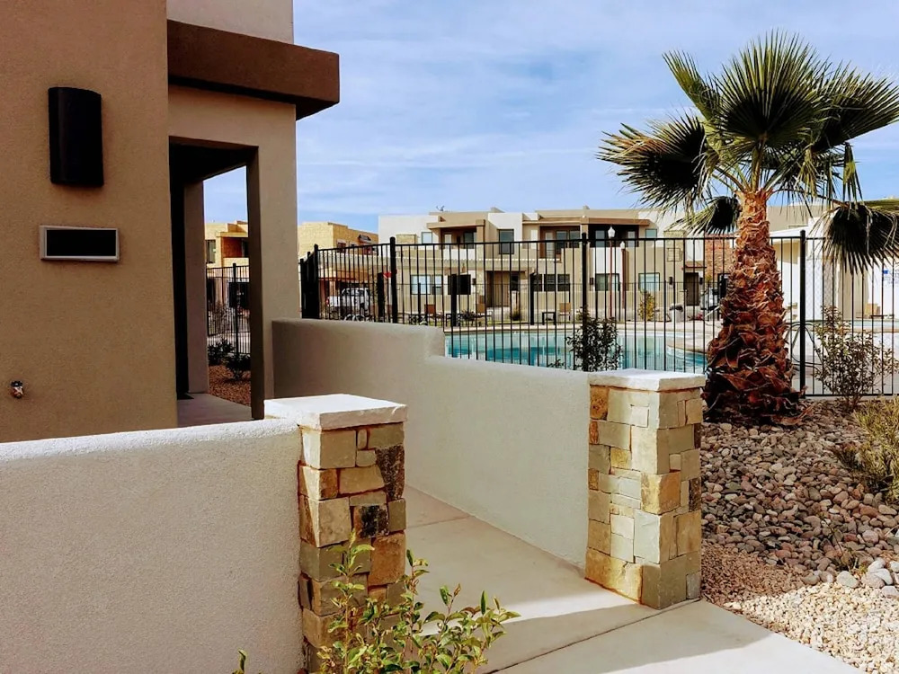 Poolside Perfection - Close to Zion