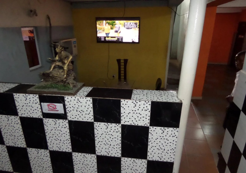 Metro Hotel Ajeigbe