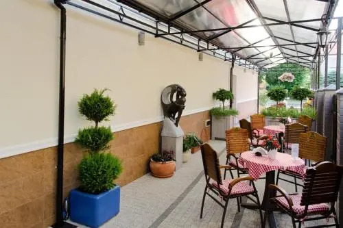 Figaro - Hotel I Restauracja