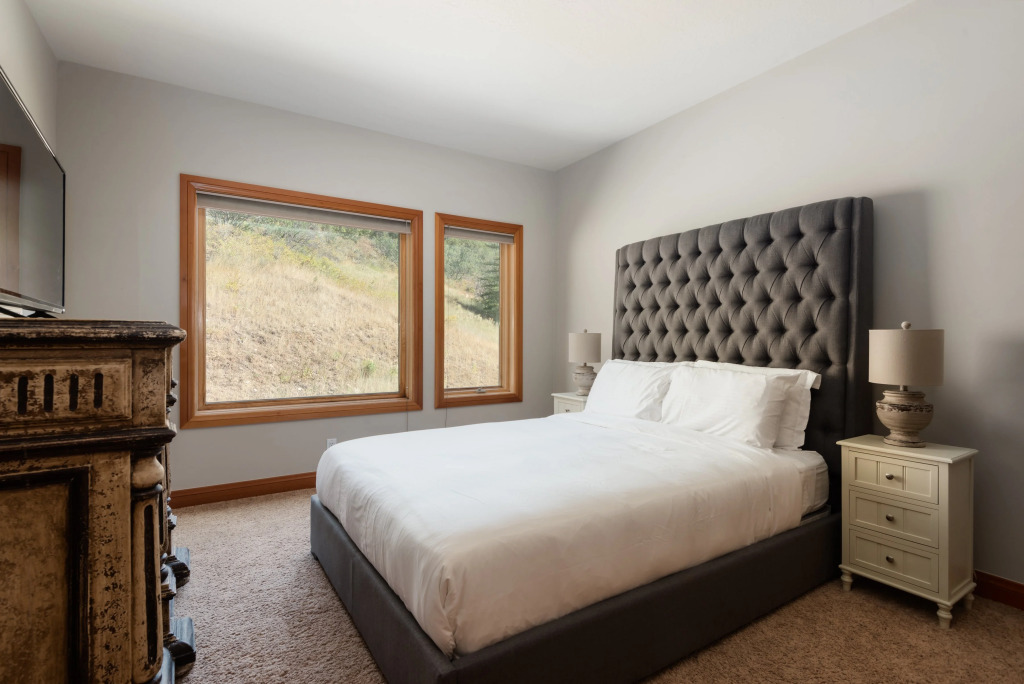 Sleeps 16! Modern Home Mins From Deer Valley! w/ Hot Tub  ❤ by AvantStay