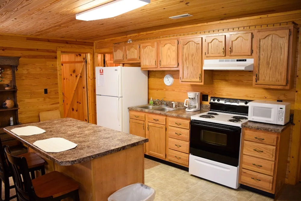 WEEKS WORTH - 3 Br Cabin