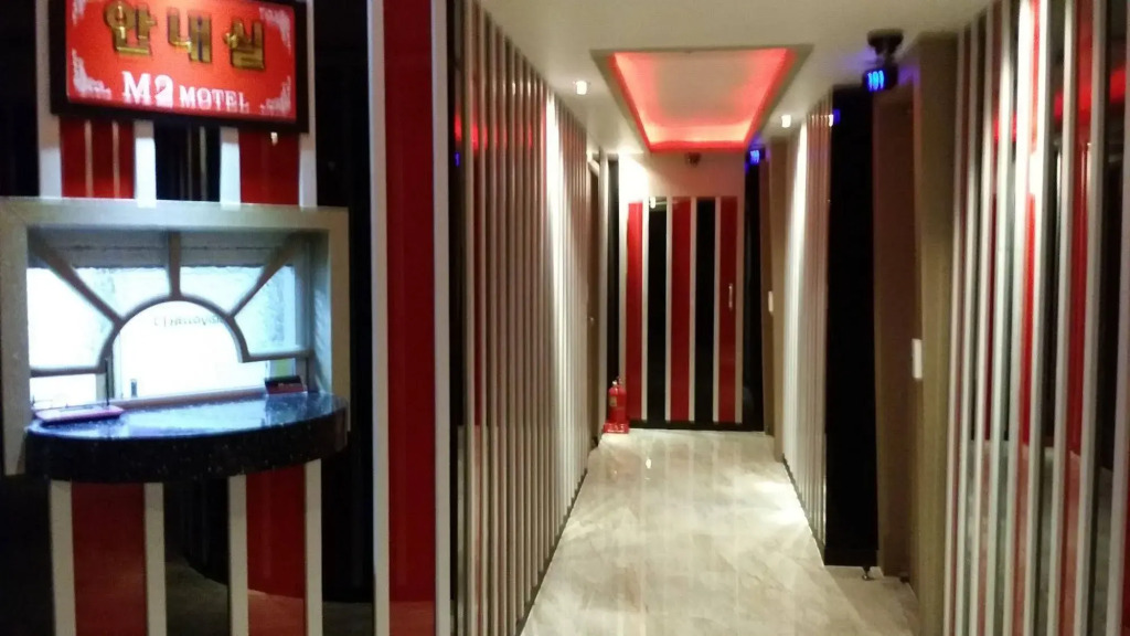 M2 motel