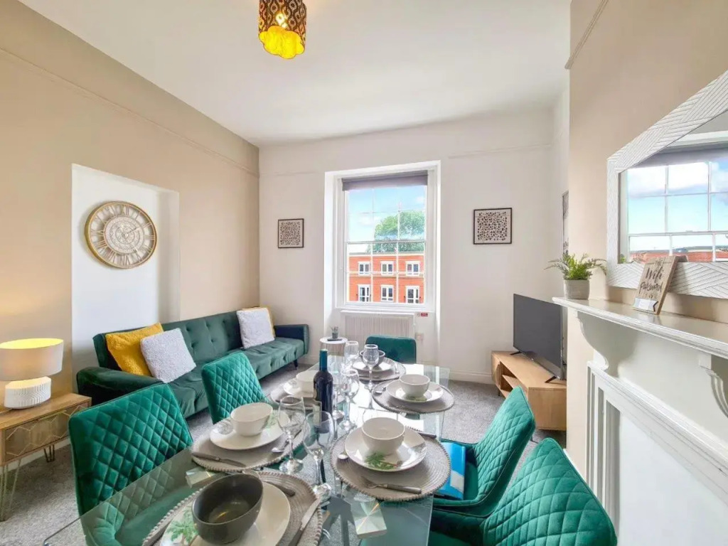 Brand New 2 Bedroom Regency Apartment In Cheltenham Town Centre - Sleeps Up To 6