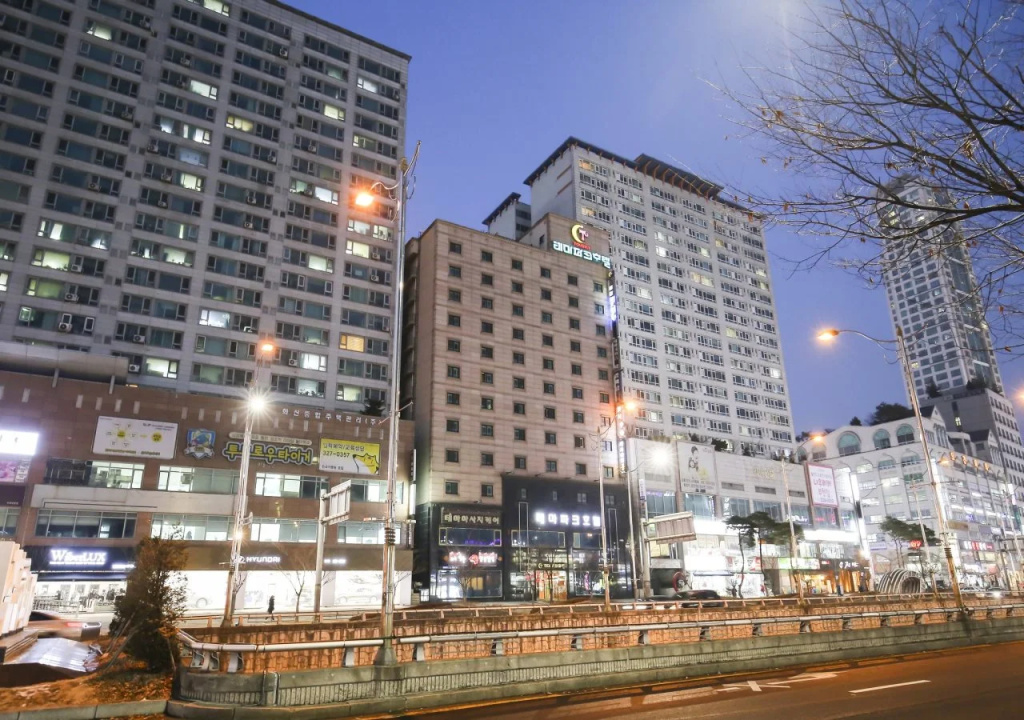 Themepark Tourist Hotel