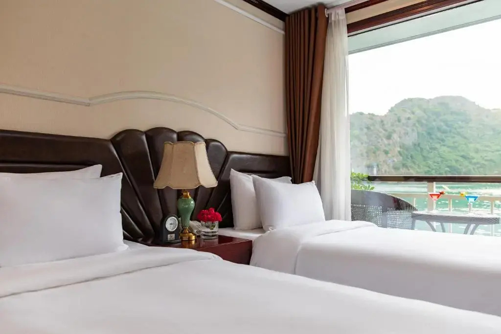 Dora cruise Lan Ha bay 5 star