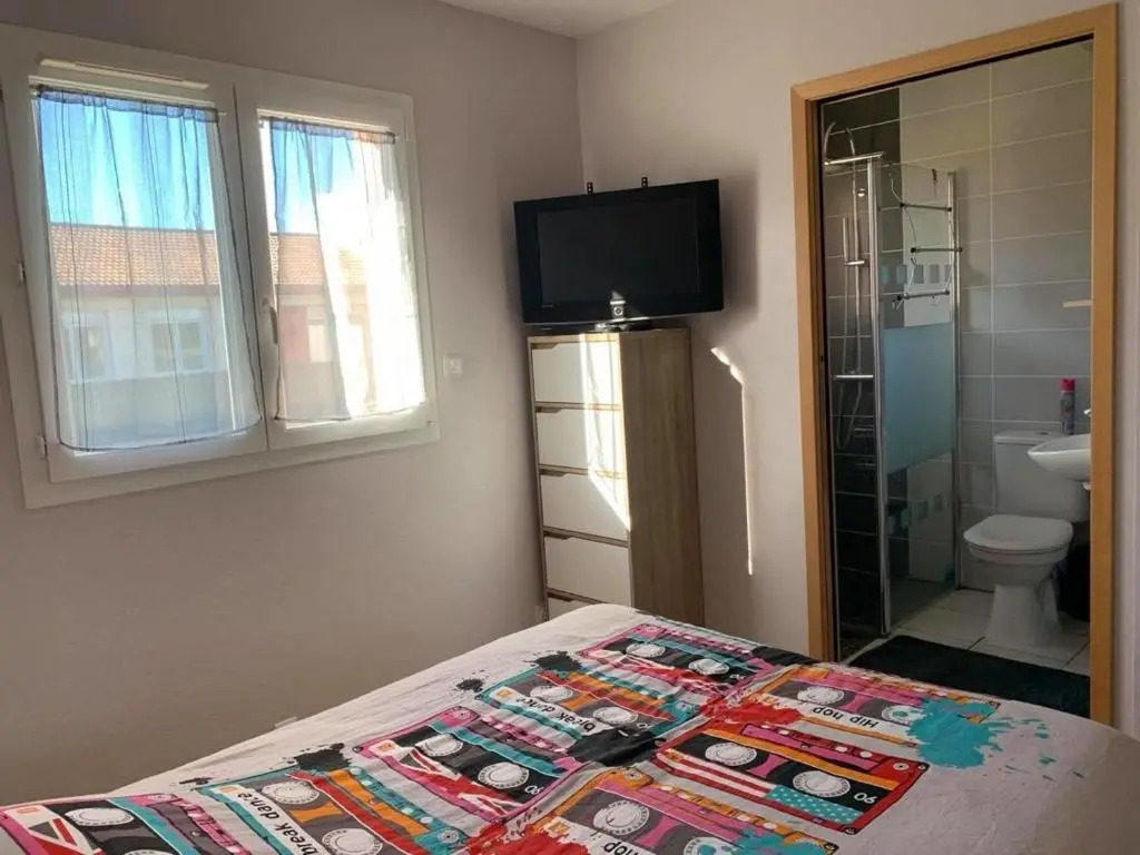Maison Confortable avec Clim, Terrasse et Jardin - 6 Pers, Proche Lac et Plages - FR-1-319-425
