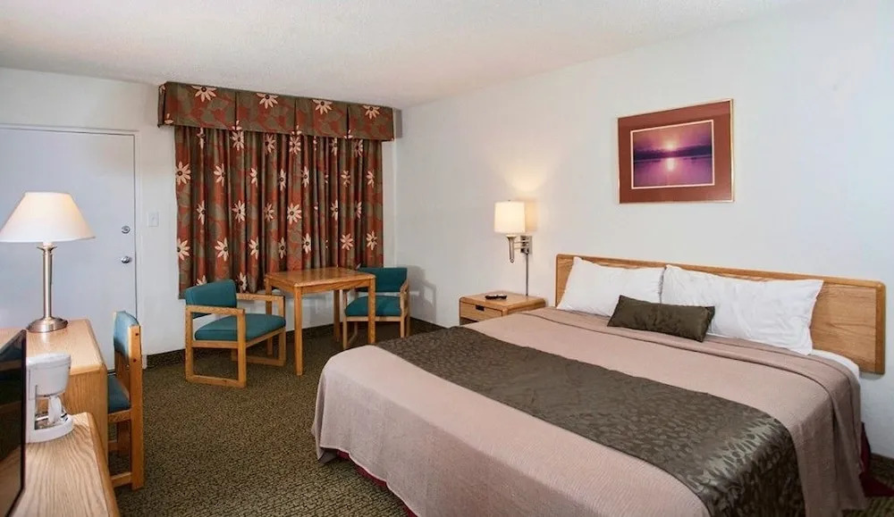 Voyageur Lakewalk Inn
