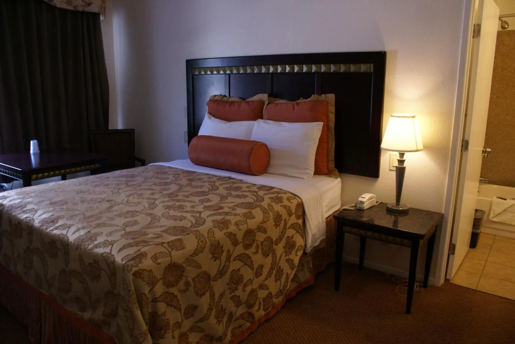 Harborview Inn & Suites-Convention Center-Airport-Gaslamp-Seaworld-Zoo-Balboa Park
