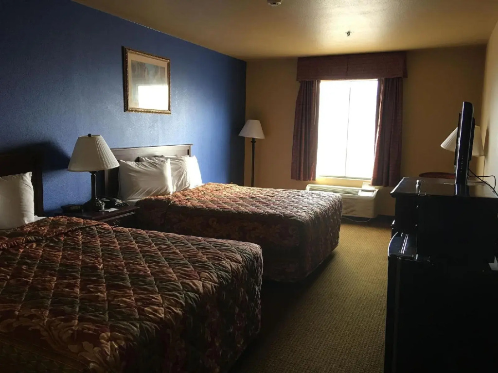Econo Lodge Inn & Suites